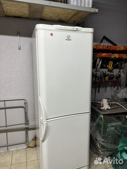 Холодильник бу Indesit
