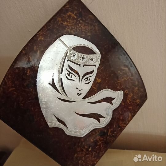 Винтажное украшение на стену