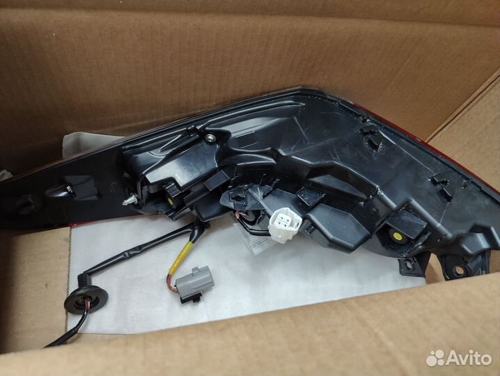 Фонарь задний левый toyota camry 70