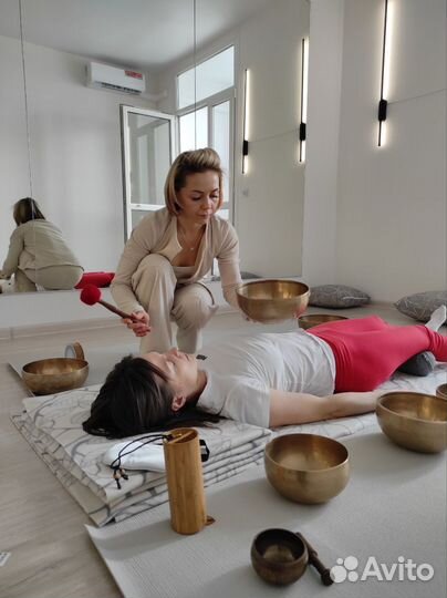 Массаж тибетскими поющими чашами