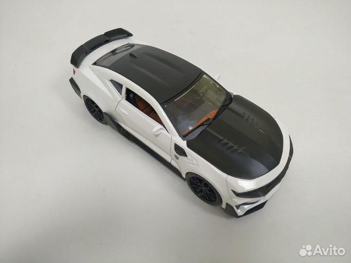 Машинка металлическая Chevrolet свет/звук 19 см