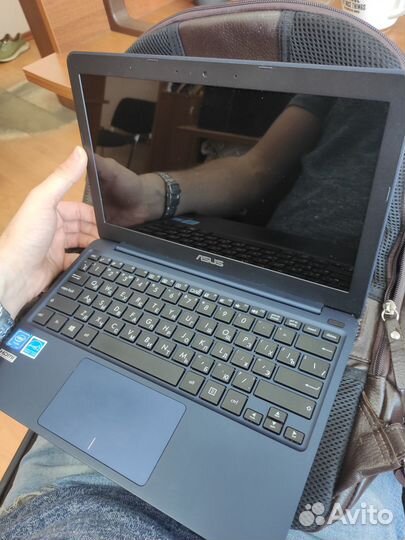 Нетбук asus R209HA