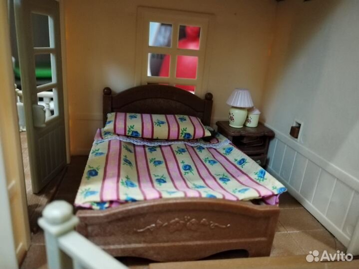 Sylvanian families домик с мебелью, на дереве