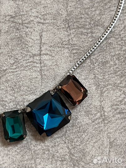 Ожерелье с крупными камнями