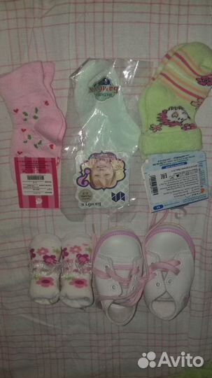 Шапка и носочки для девочки