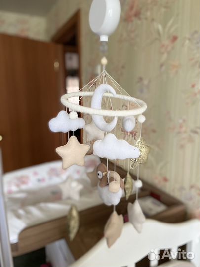 Музыкальный мобиль на кроватку из фетра