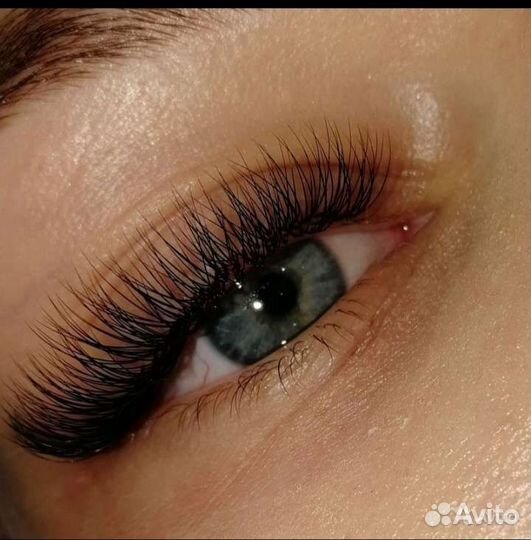 Наращивание ресниц, оформление бровей