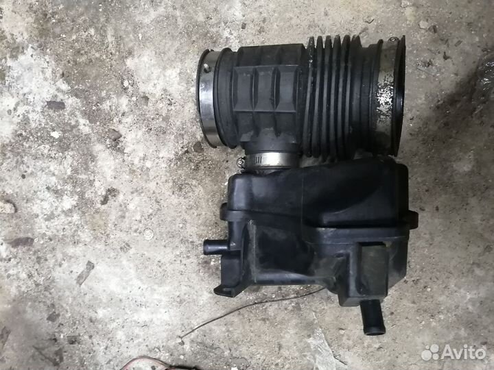 Патрубок воздушного фильтра Infiniti Qx56