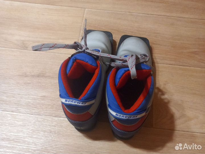 Лыжные ботинки