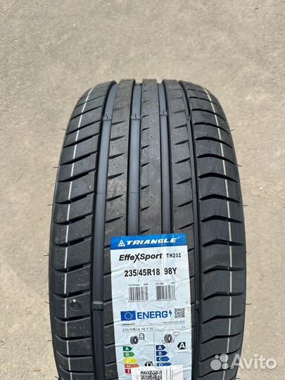 Triangle EffeXSport TH202 235/45 R18 98Y