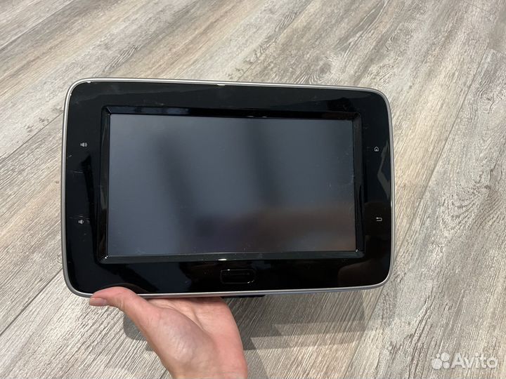 Монитор для задних пассажиров mercedes