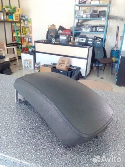 Подлокотник Kia Sportage KM G4GC 2010