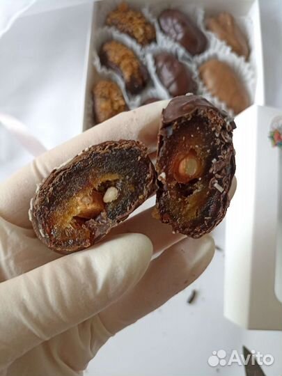 Финики, клубника, бананы в шоколаде/ подарок