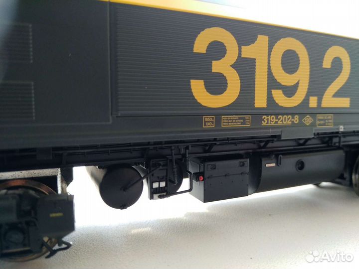 Дизельный локомотив roco 63976