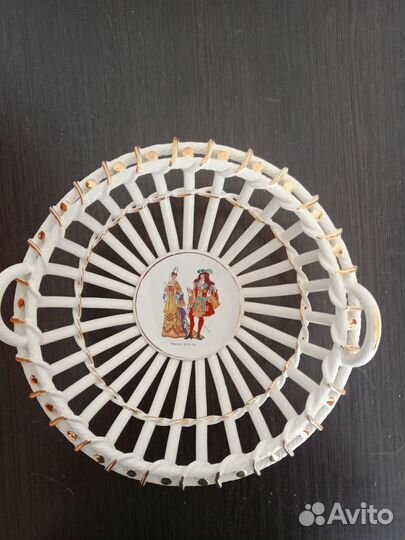 Ажурная сухарница(фруктовница) фарфор со сколом