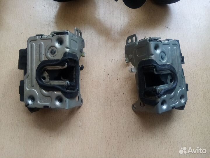 Замок передней правой двери renault logan