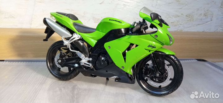 Модель мотоцикла Kawasaki ZX-10R 1/12 1:12