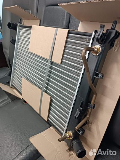 Радиатор hyundai solaris / KIA RIO 3 АКПП