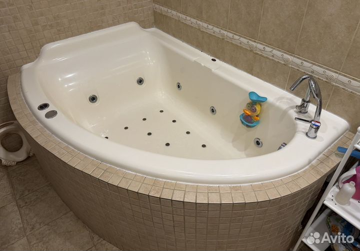 Ванная угловая джакузи