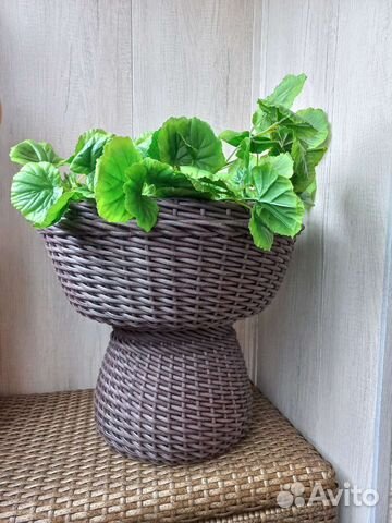 Вазон из ротанга