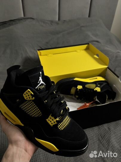 Nike air Jordan 4 thunder