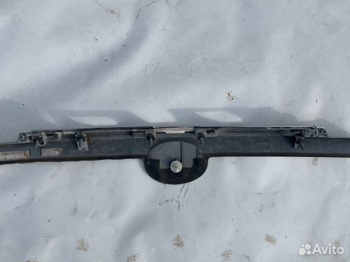 Накладка хром на крышку багажника камри 55