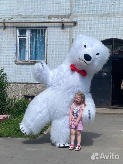 Белый мишка на праздник