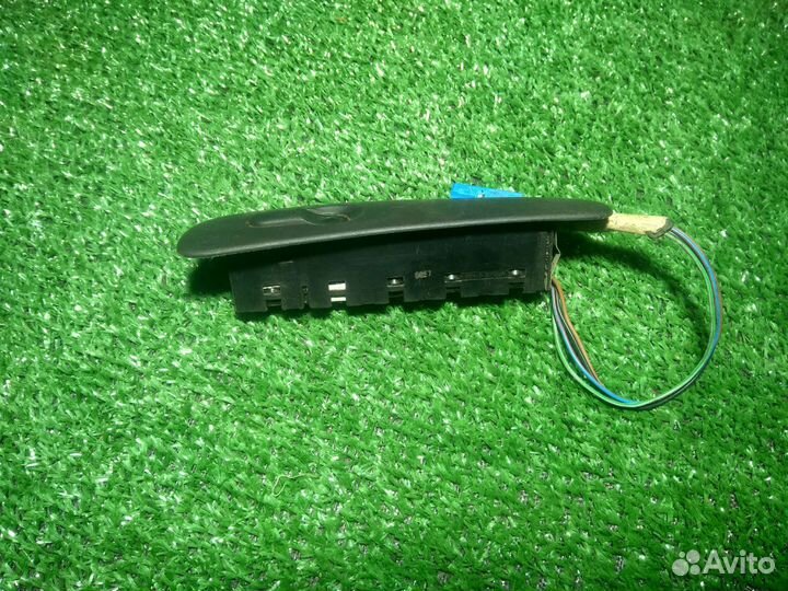 Кнопка стеклоподъемника правая Opel Vectra B