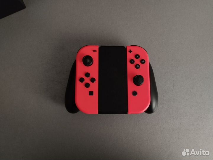 Nintendo Switch Прошитая + 4 Джойкона и полный ком