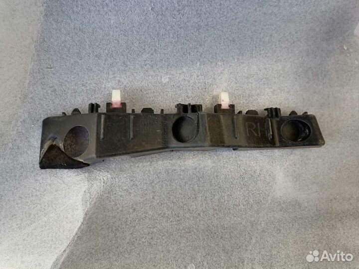 Кронштейн правый переднего бампера Kia Optima 4