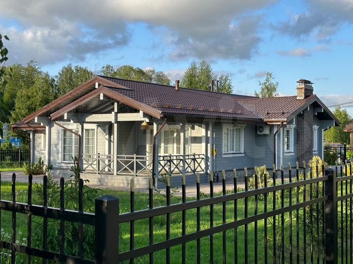 Коттедж 192 м² на участке 17 сот.