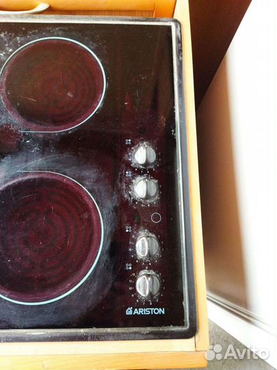 Поверхность электрическая с духовкой Ariston