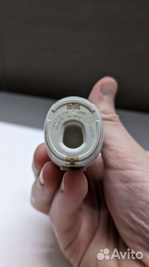 Электрическая зубная щетка Oral B