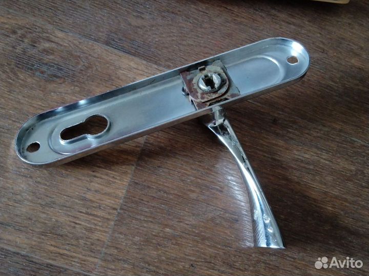 Ручка дверная на планке бу