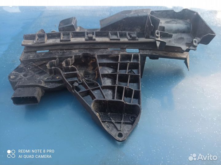 Замок двери передний правый Ford Focus 2