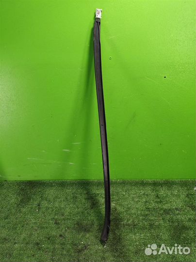 Молдинг лобового стекла правый Opel Astra J 2010