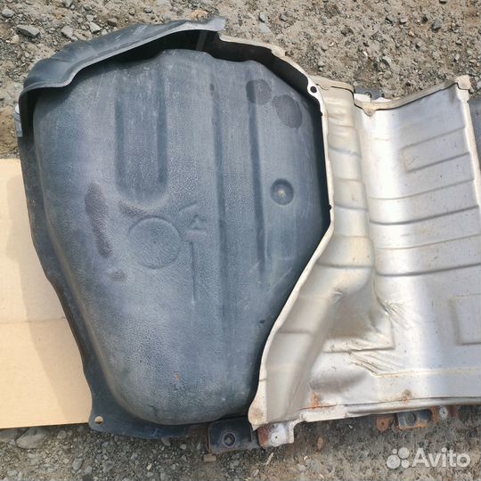 Топливный бак Toyota Isis ZGM15 ZGM15W, 2zrfae