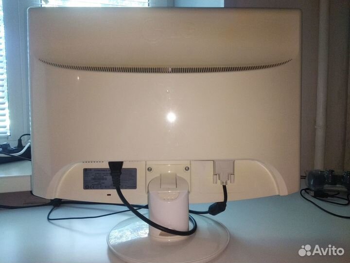 Монитор LG flatron W2252TQ