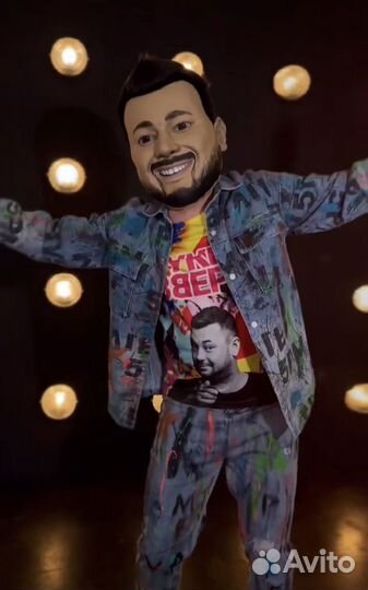 Ростовые куклы, пародия на звёзд, живая открытка