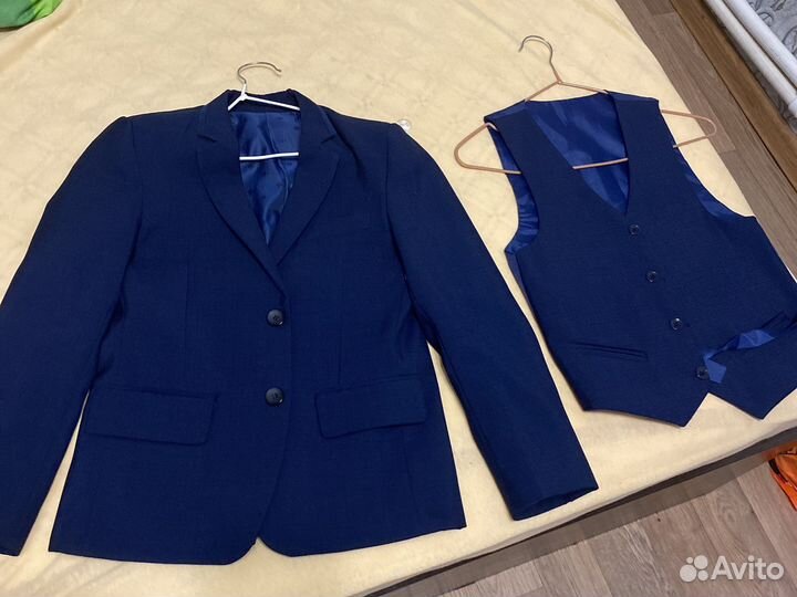 Школьный пиджак и жилет для мальчика