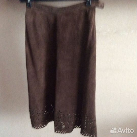 Юбка коричневая замша с перфорацией внизу