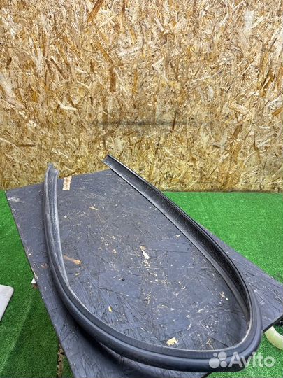 Уплотнитель крыши правый Renault Logan 2 1.6