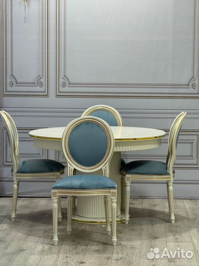 Стол и стулья