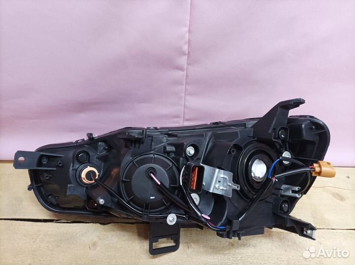 Фара правая Mitsubishi Lancer 10 2007