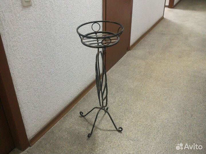 Подставка для цветов напольная металлическая