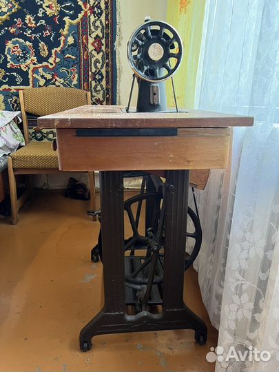 Швейная машина