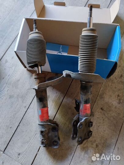 Стойки передние Хендай i30