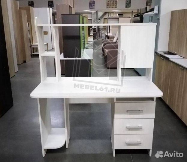 Компьютерный стол в наличии