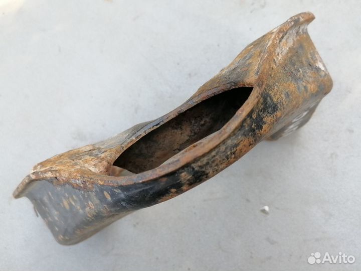 Рычаг подвески передний правый Mazda Bongo