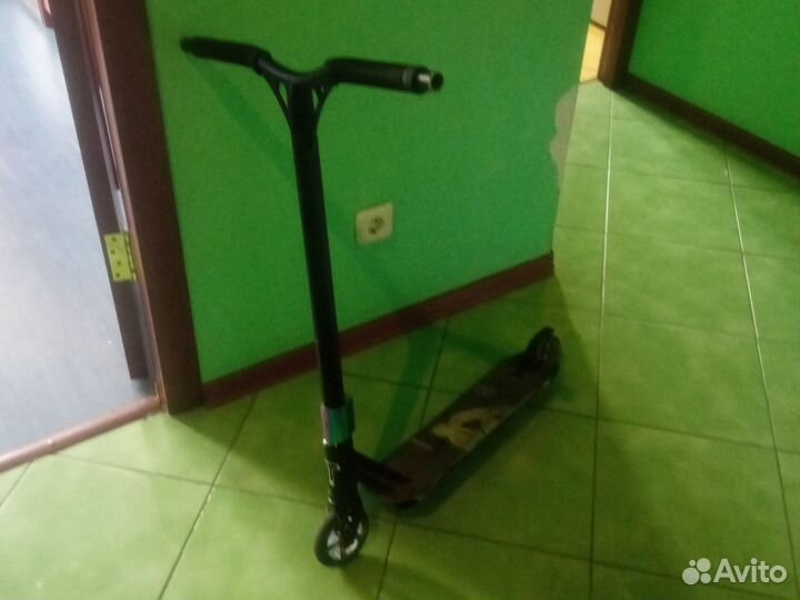 Самокат трюковой, в царапинах